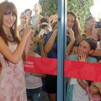 Bella Thorne hosts the Grand Opening of YoBlendz | Picture 66698